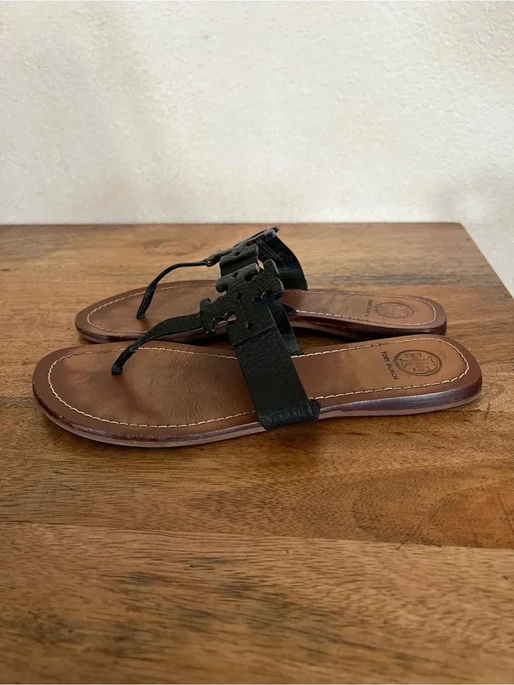 Tory Burch Moore Black Leather Thong Sandals Size 8.5M